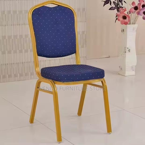 Office Chair : Banquet Chair With a Blue Patterned Cushion - thumbnail 5