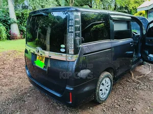Toyota Voxy 2017 Gray
