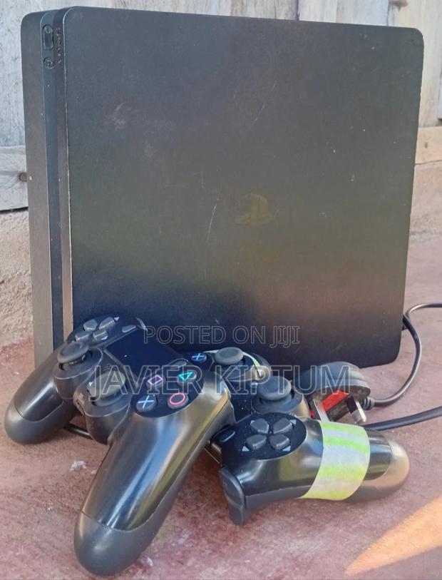 Playstation 4 - thumbnail 2