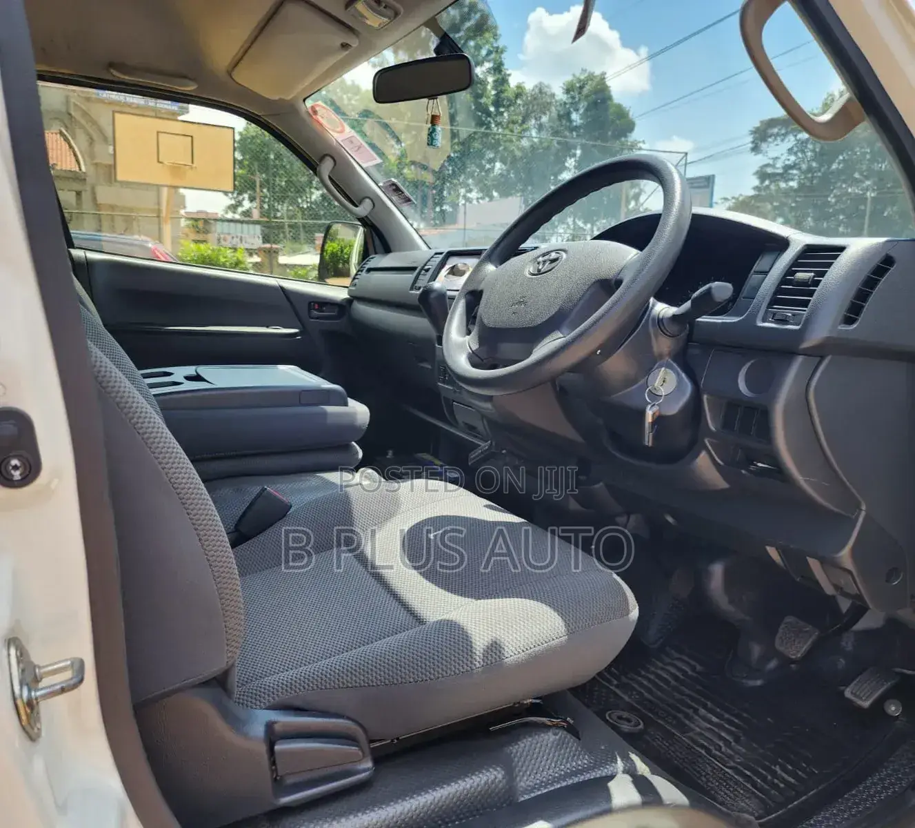 Toyota Grand HiAce 2018 White