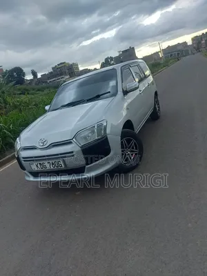Toyota Succeed SV Premium 2016 Silver