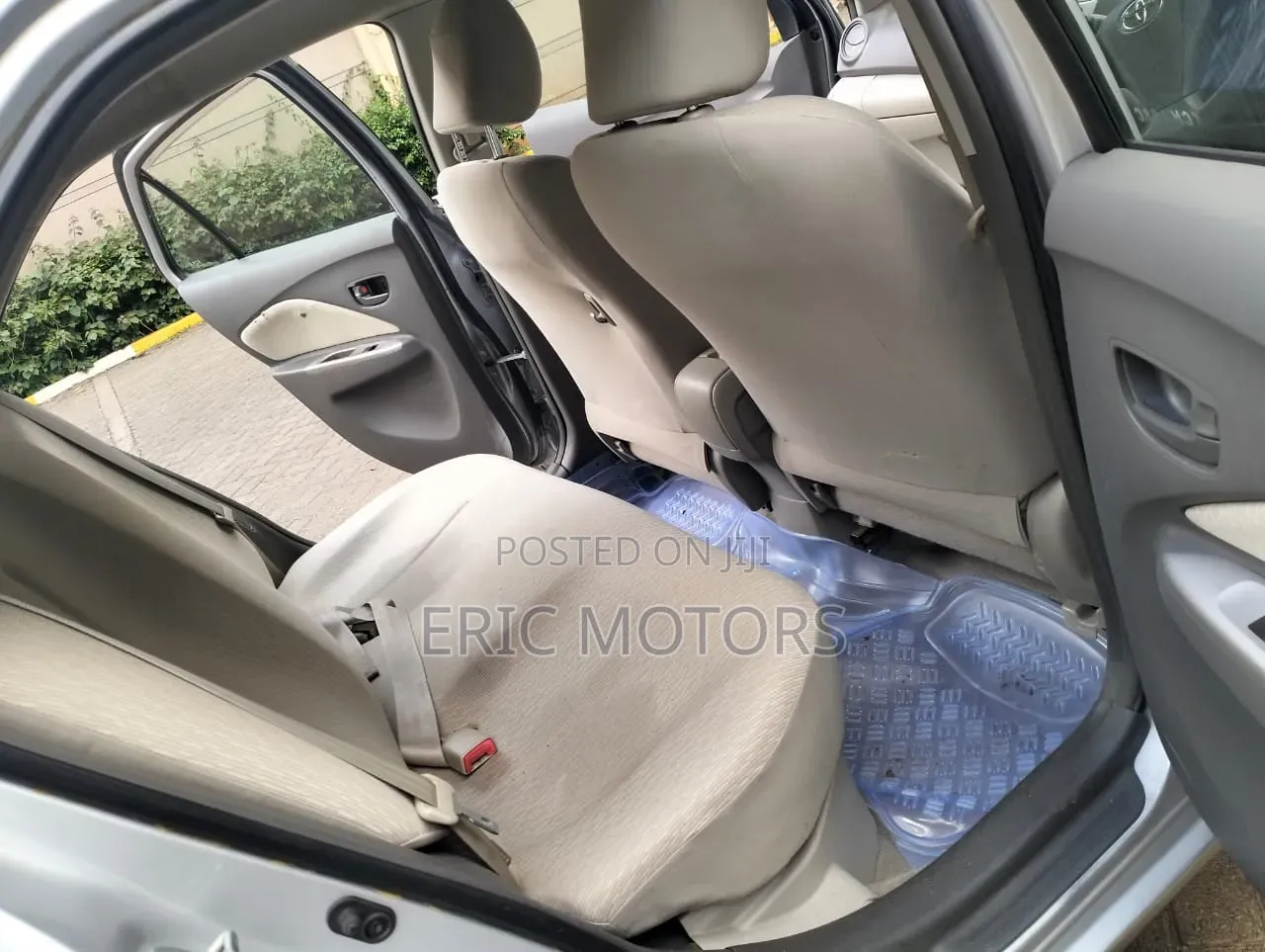 Toyota Belta 2010 Silver