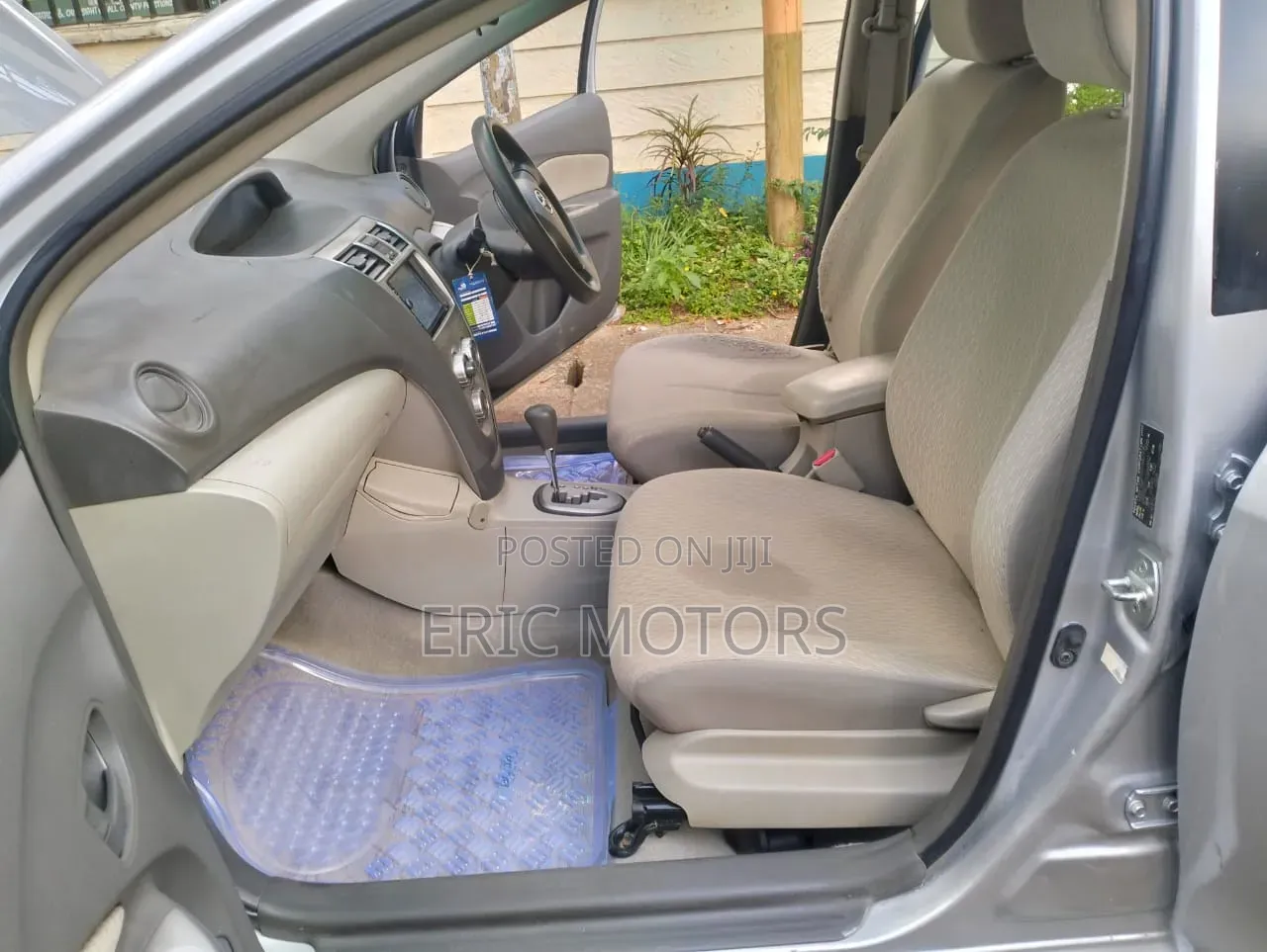 Toyota Belta 2010 Silver