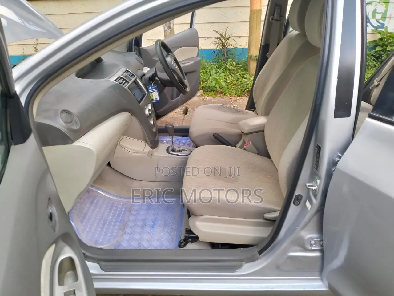 Toyota Belta 2010 Silver