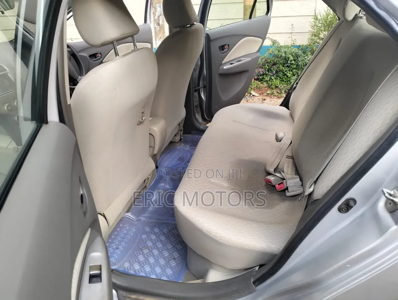 Toyota Belta 2010 Silver