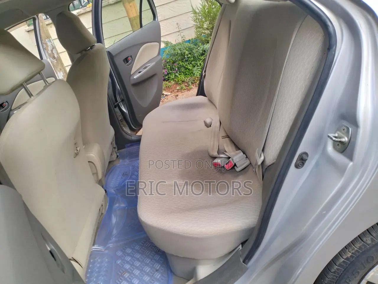 Toyota Belta 2010 Silver
