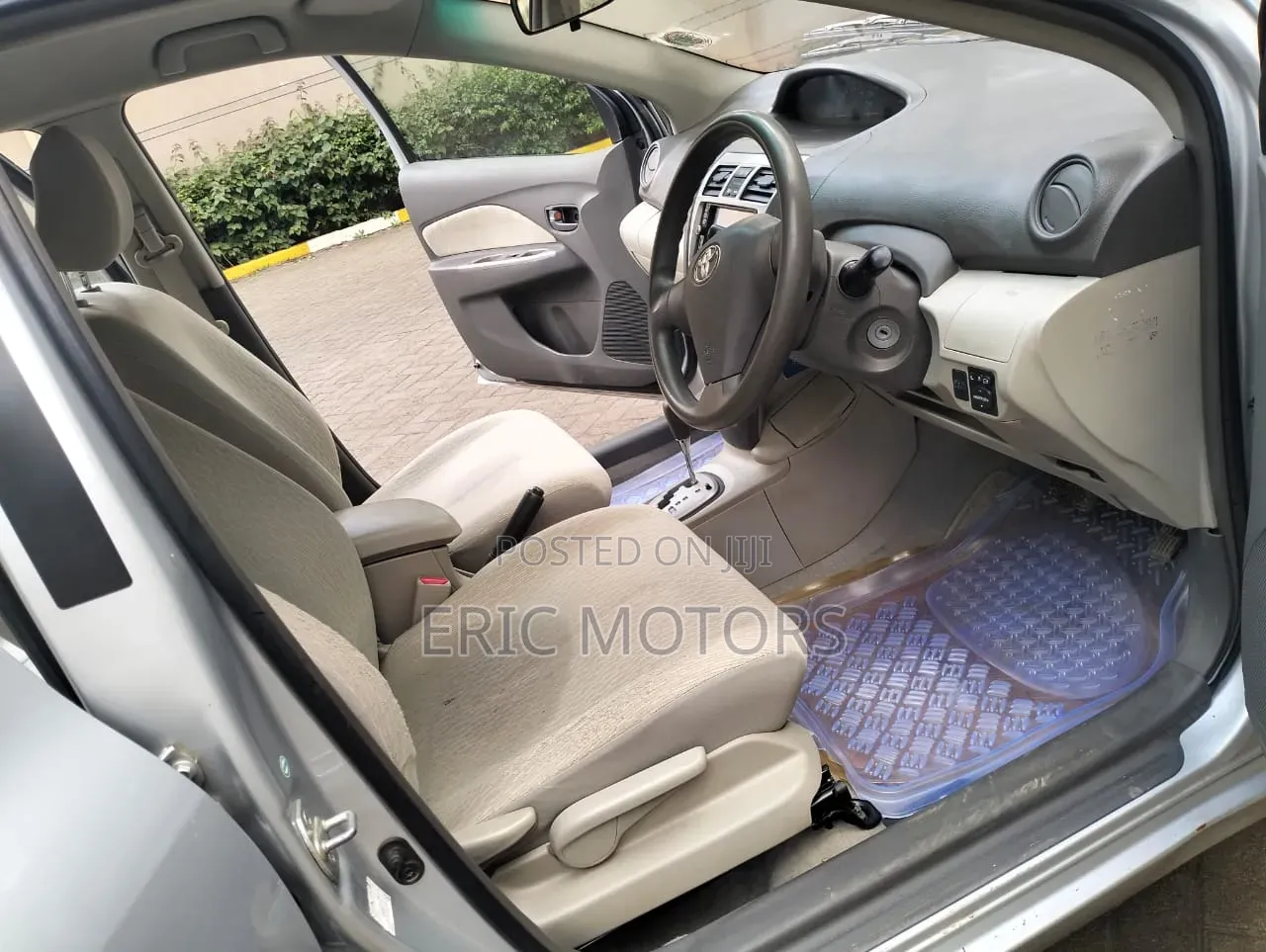 Toyota Belta 2010 Silver