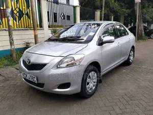 Toyota Belta 2010 Silver