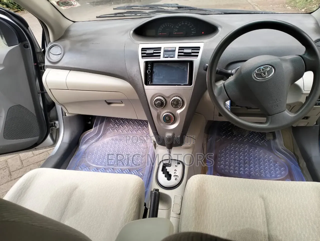 Toyota Belta 2010 Silver