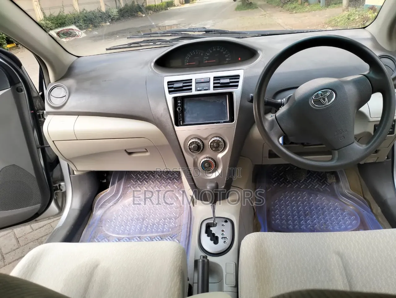 Toyota Belta 2010 Silver