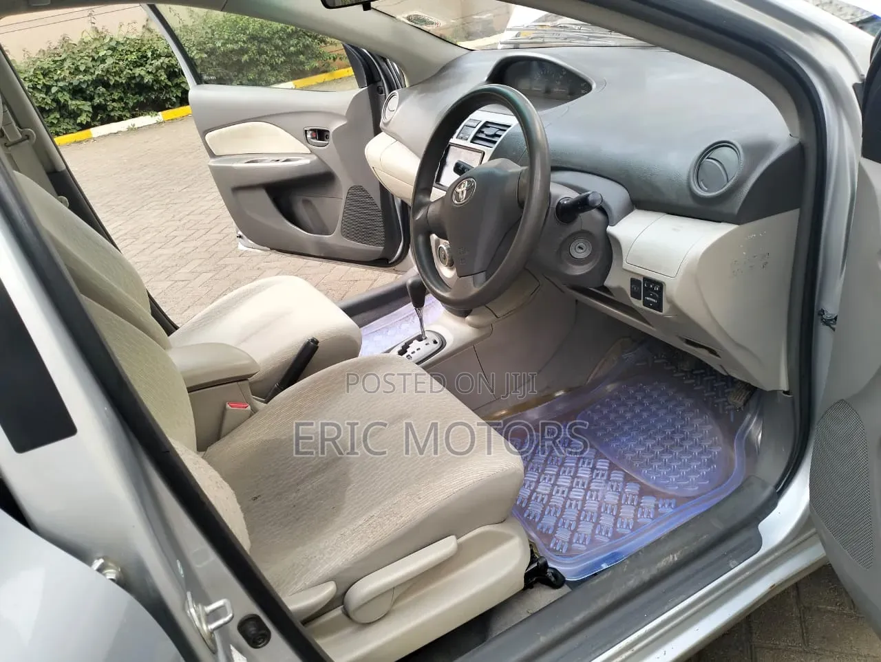 Toyota Belta 2010 Silver