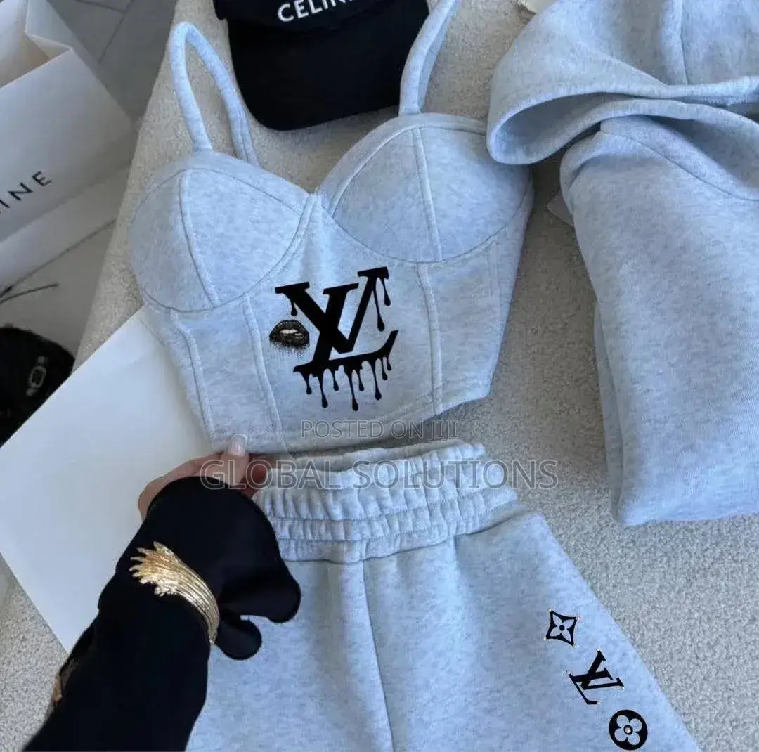 Fancy 3-Piece Light Blue Fleece Sweatset