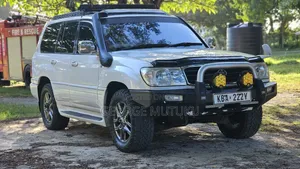 Toyota Land Cruiser 2001 White