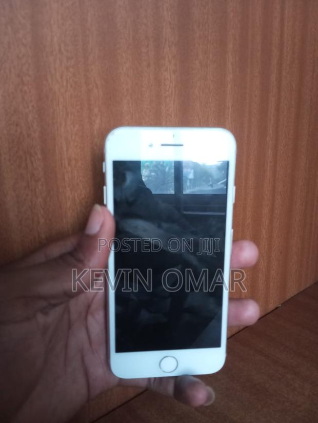 Apple iPhone 8 64 GB White - main view