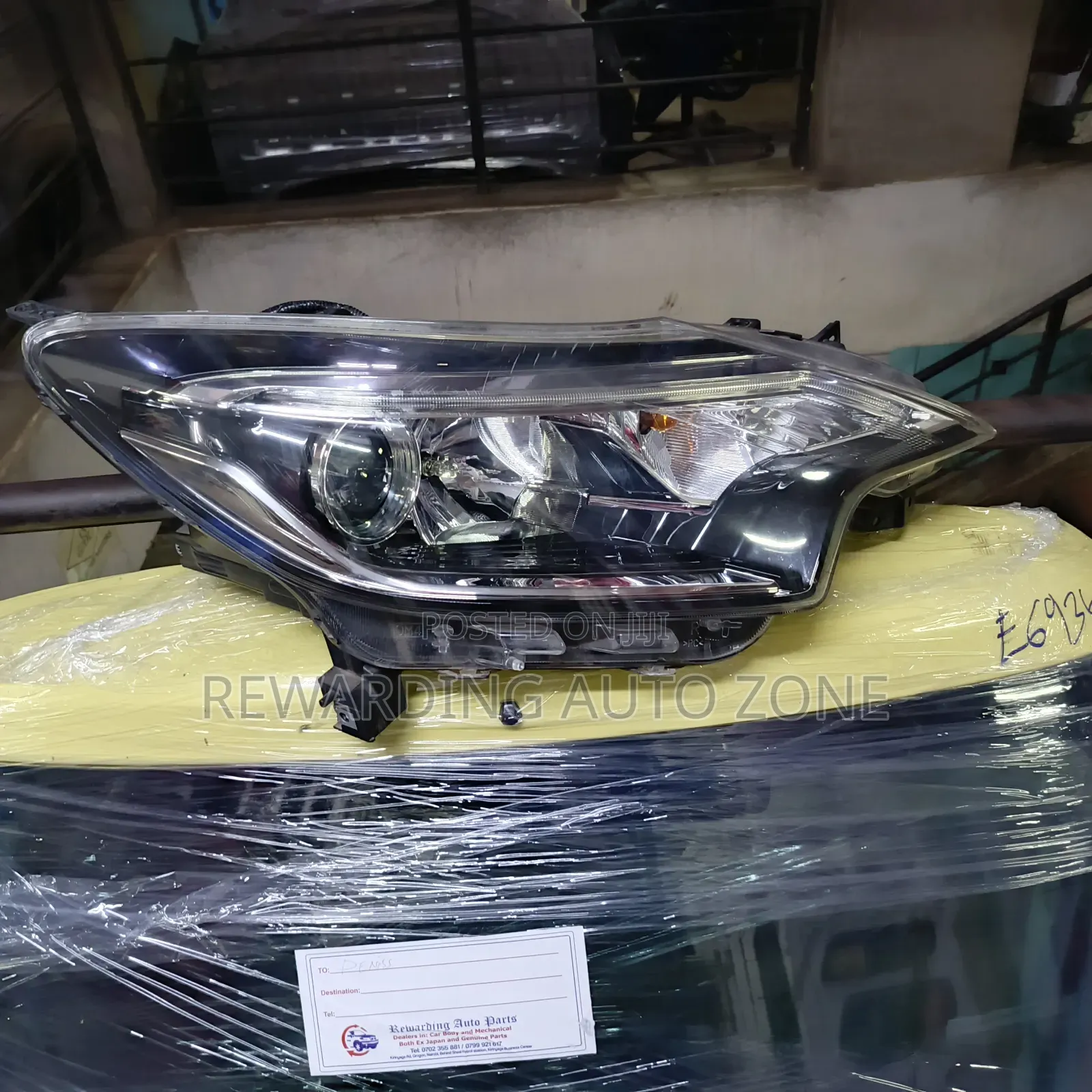 Nissan Note 2018 Headlight RHS Sudi Zenon Part D Clean