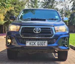 Toyota Hilux 2010 Blue