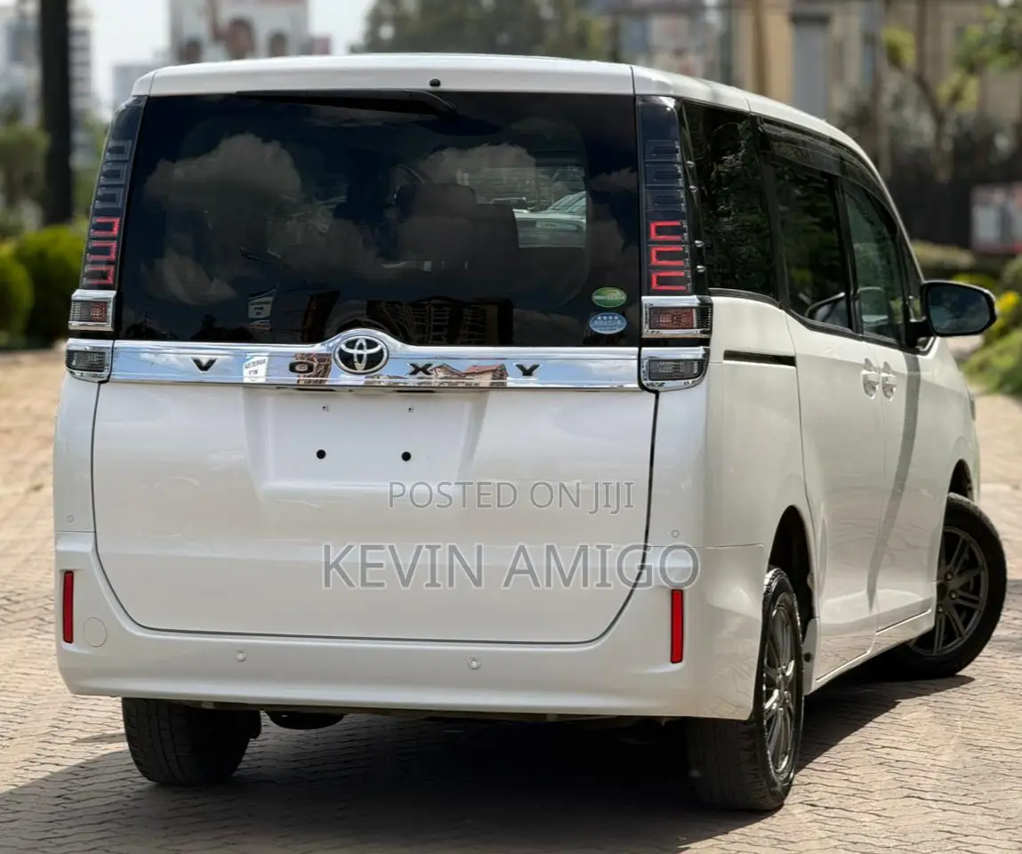 Toyota Voxy 2019 White