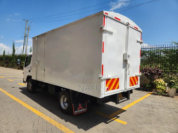 Mitsubishi Canter - thumbnail 2