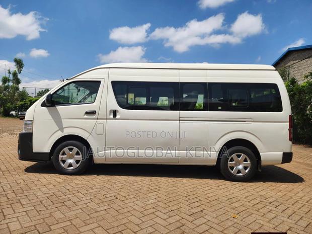 Toyota HiAce 2022 White - thumbnail 3