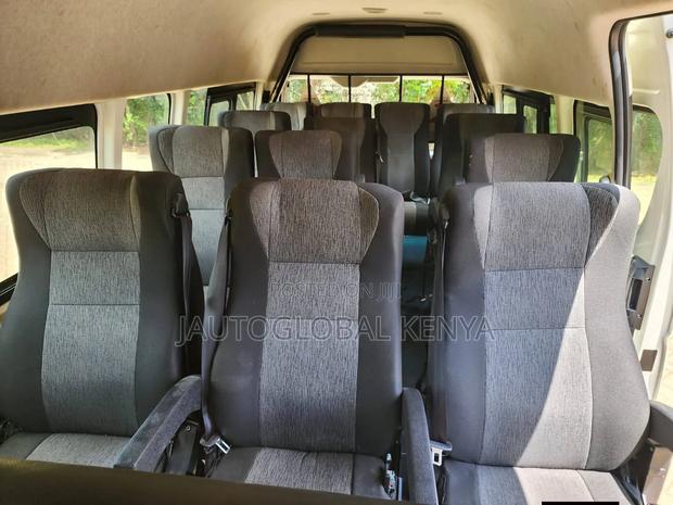 Toyota HiAce 2022 White - thumbnail 5