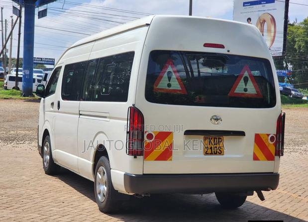Toyota HiAce 2022 White - thumbnail 7