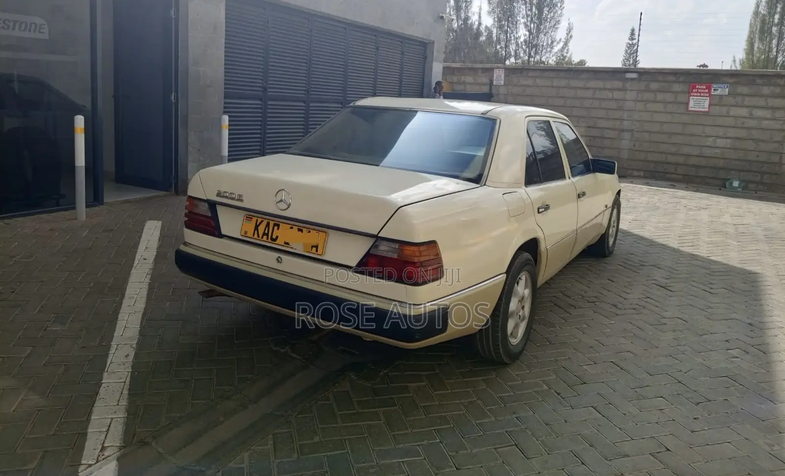 Mercedes-Benz E200 1991 Brown