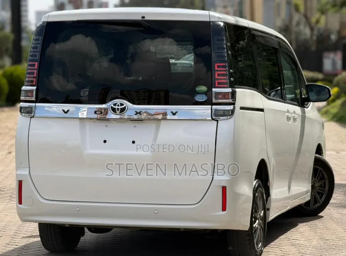 Toyota Voxy 2019 White
