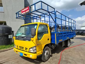 Isuzu Elf Truck 2012 Yellow