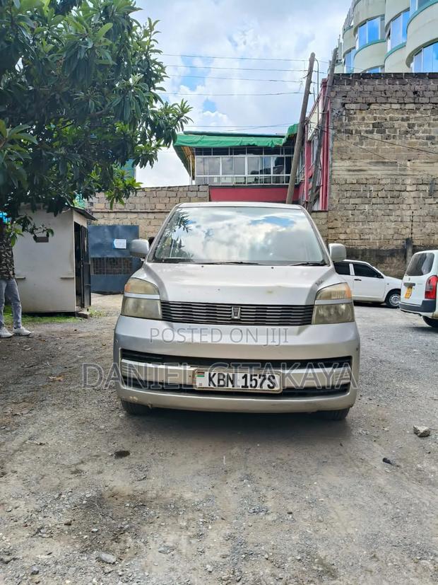 Toyota Voxy 2003 Silver