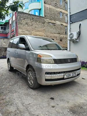 Toyota Voxy 2003 Silver