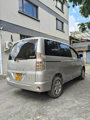 Toyota Voxy 2003 Silver