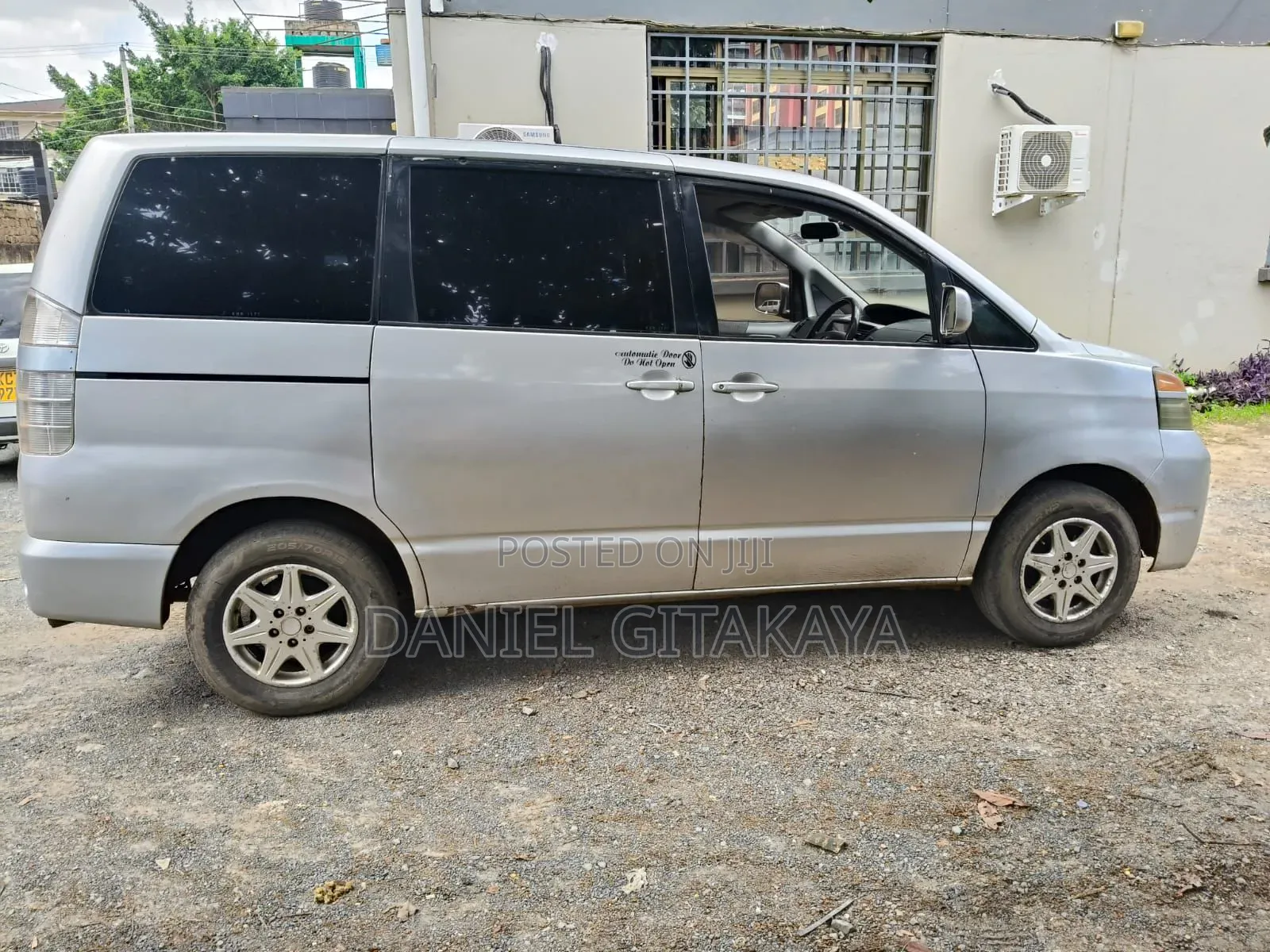 Toyota Voxy 2003 Silver