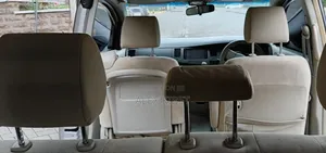 Toyota ISIS 2012 Silver