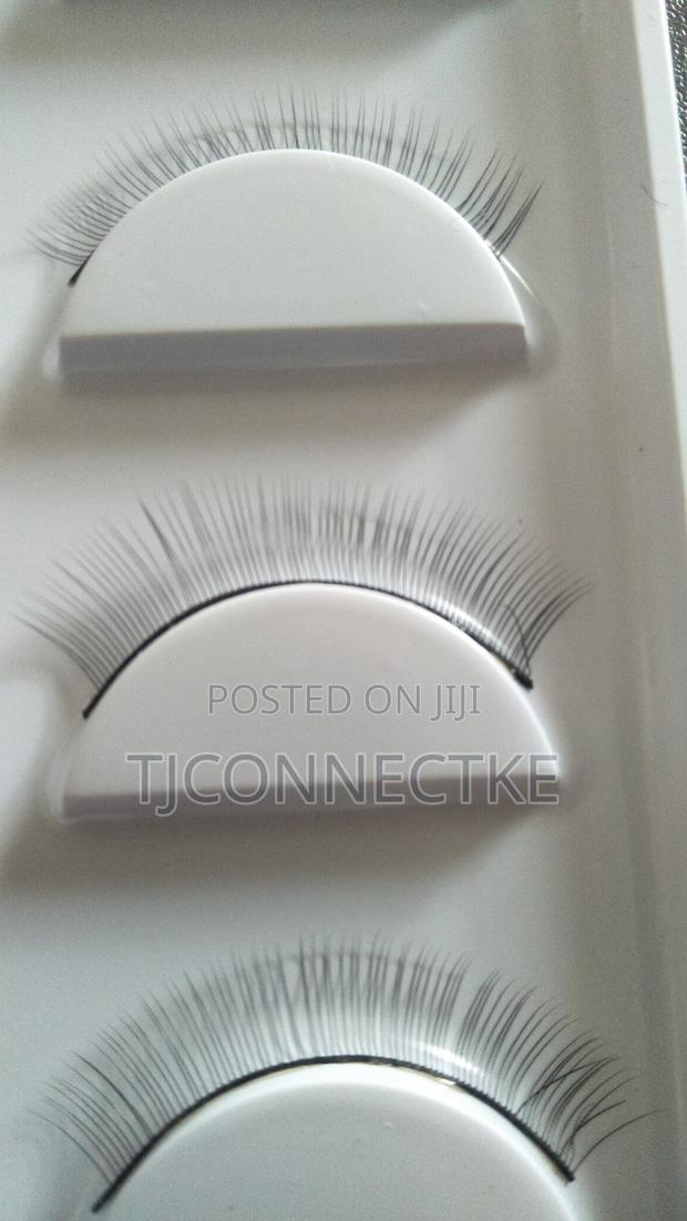 5 Pairs Natural Looking Black Eyelash Set - thumbnail 2