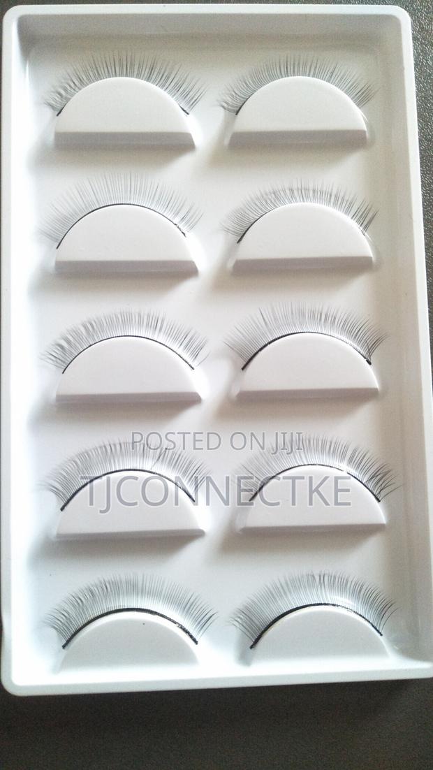 5 Pairs Natural Looking Black Eyelash Set - thumbnail 3