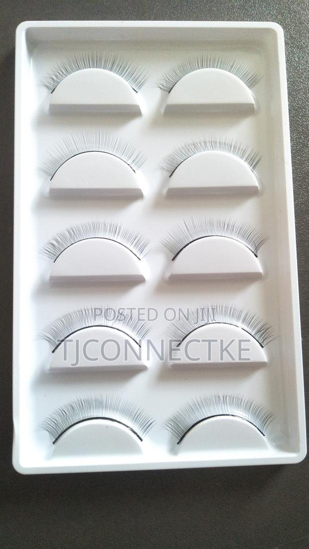 5 Pairs Natural Looking Black Eyelash Set - thumbnail 4