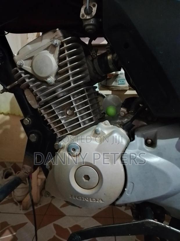 Honda CB 2023 Red - thumbnail 4