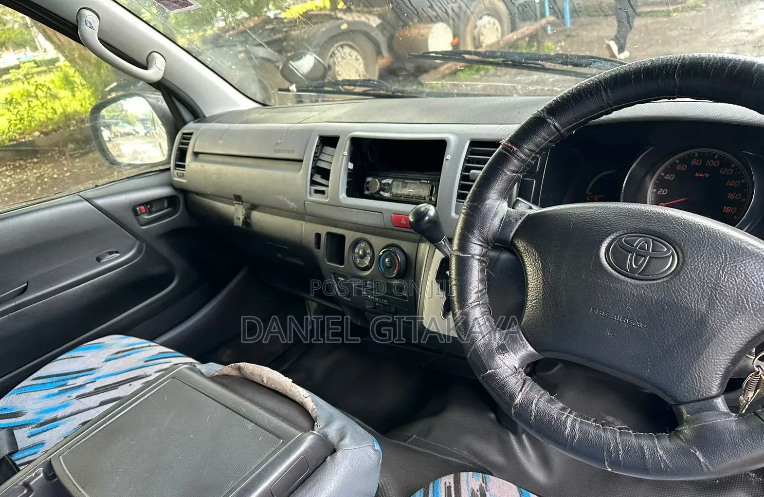 Toyota HiAce 2013 White