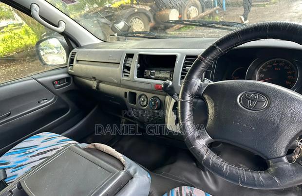 Toyota HiAce 2013 White - thumbnail 3