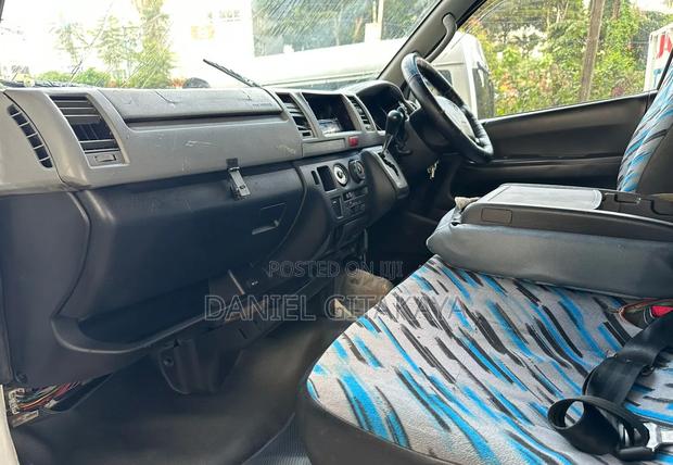 Toyota HiAce 2013 White - thumbnail 4