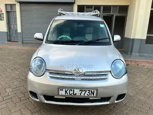 Toyota Sienta 1.5 FWD 2009 Silver