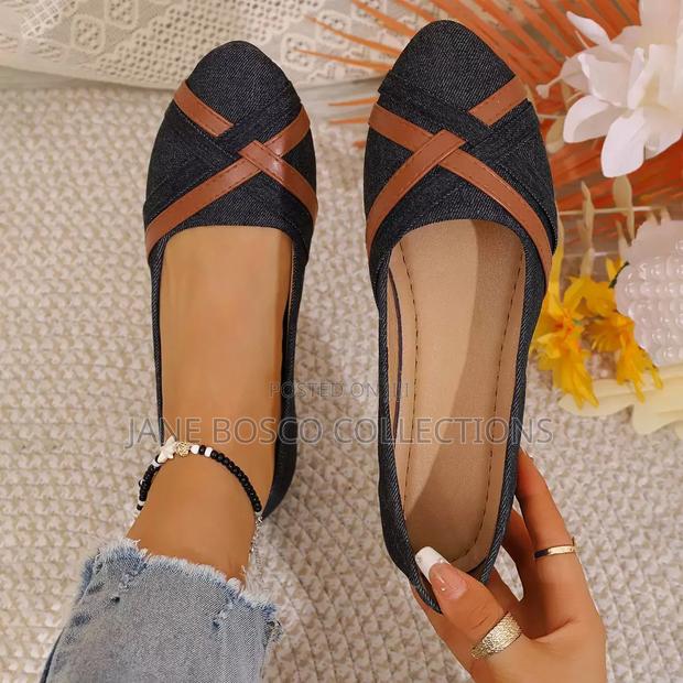 Ladies Flat Shoes - thumbnail 2