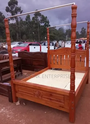 Wathill Design of a Poster Bed Mahogany Vaniah