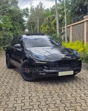 Porsche Macan GTS 2018 Black