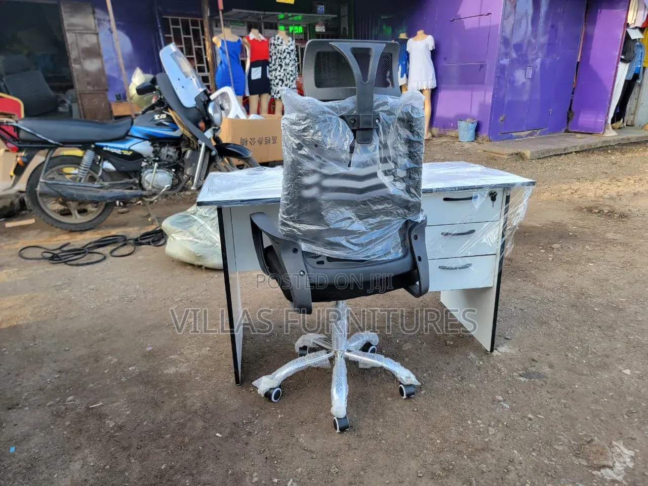Laminated MDF Office Desk and Headrest Chair