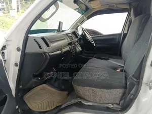 Toyota HiAce 2013 White