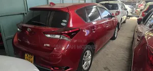 Toyota Auris 2017 Red