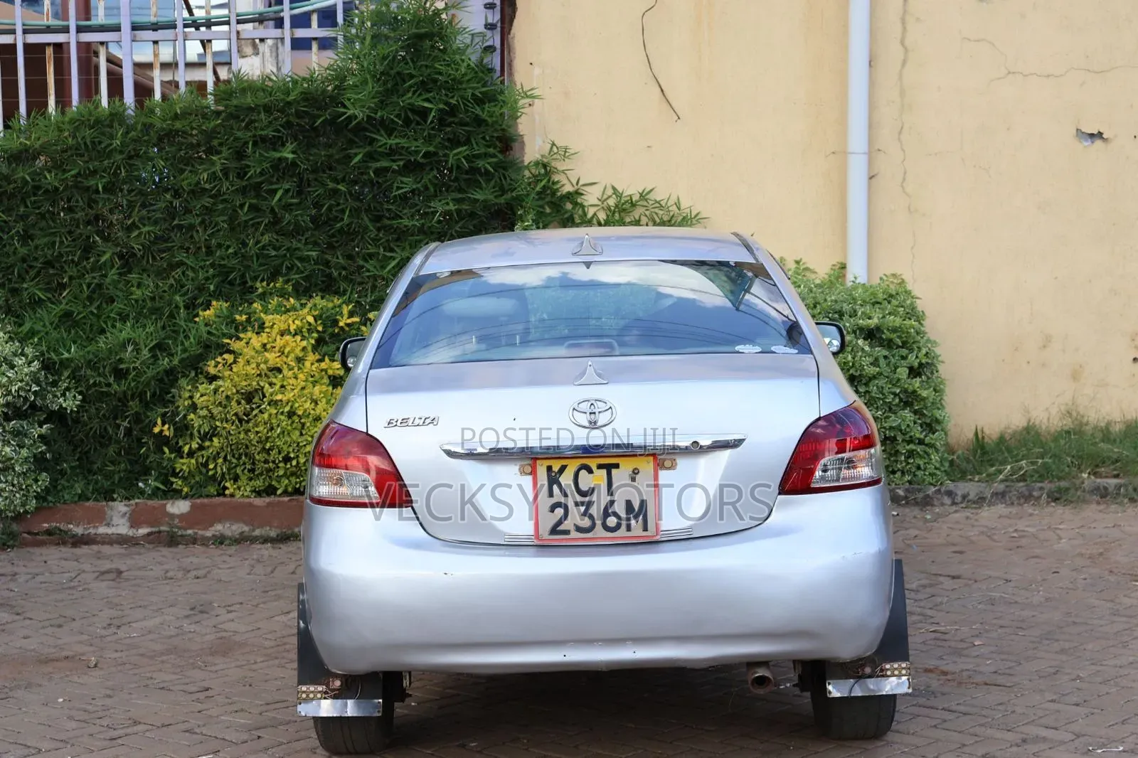Toyota Belta 2011 Silver
