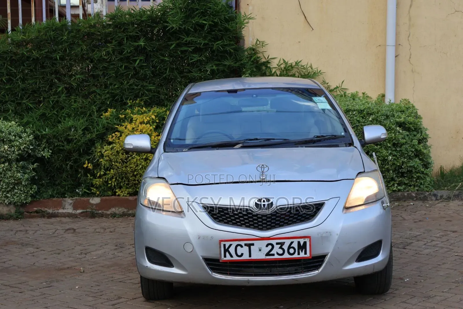 Toyota Belta 2011 Silver