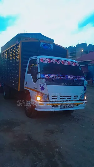 Isuzu NPR Closed Body